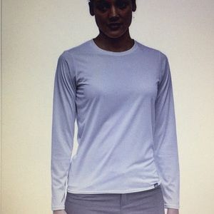 Patagonia 3/4 sleeve tee with front pocket